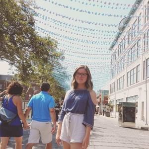 Meet your Posher, Chloé